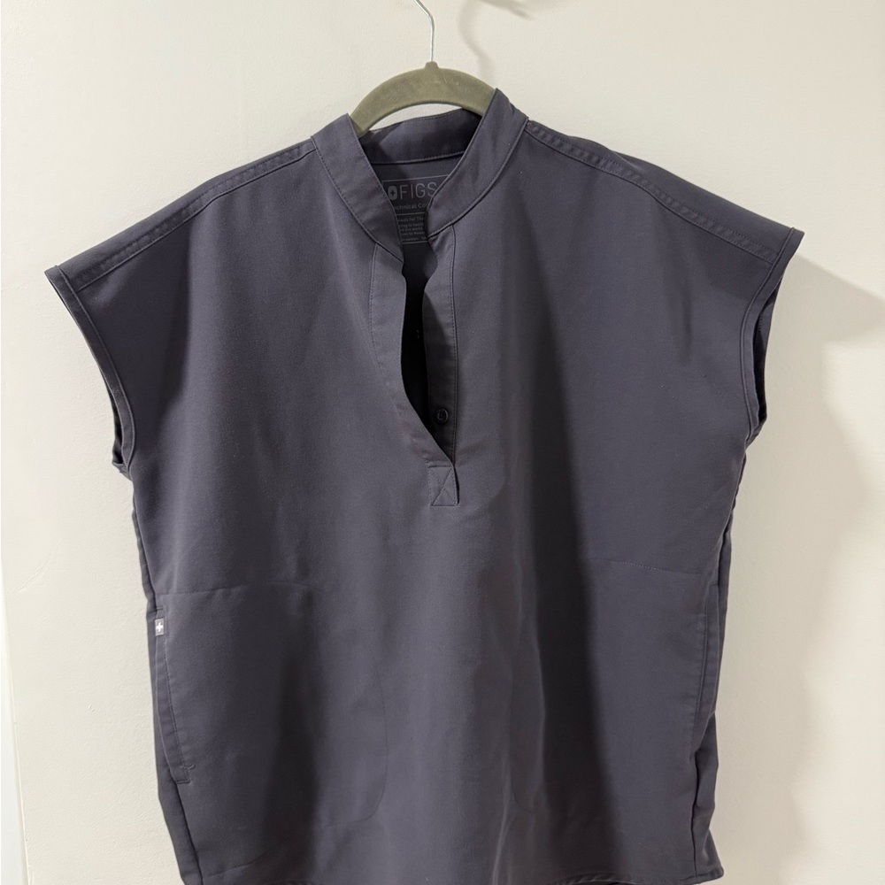 Figs Women's Charcoal Rafaela Scrub Top